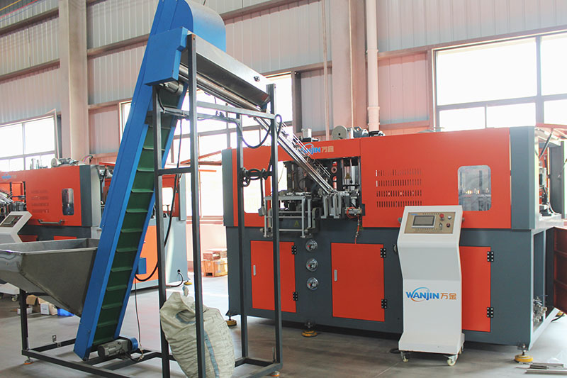 blow-molding-machine-2